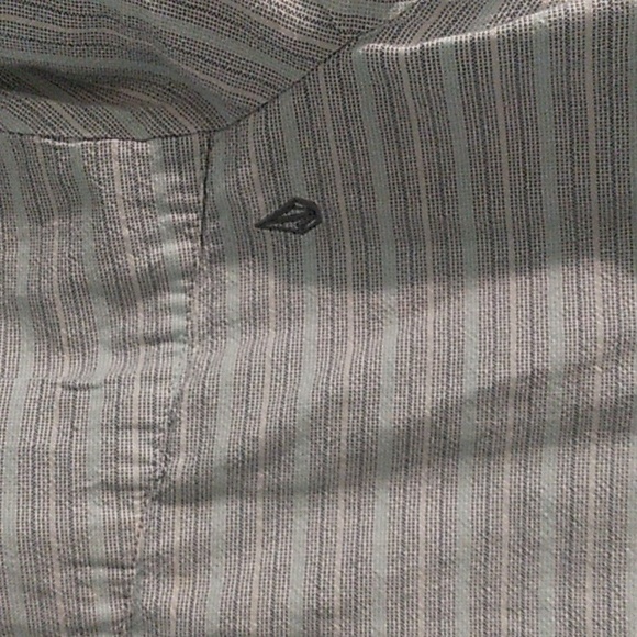 Boys size 10 Volcom button up shirt - Picture 4 of 5
